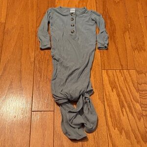 Lou Lou & Company Ribbed Bamboo Newborn Knotted Gown